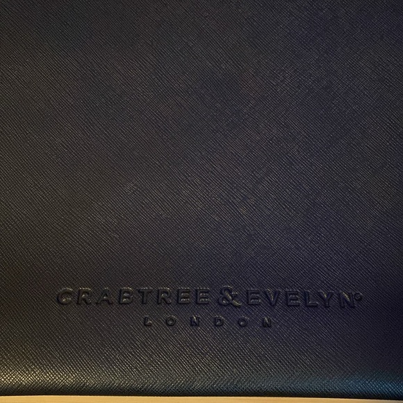 Crabtree & Evelyn Set of 🖤Black🖤”CHEERS” 👜Tote & “BRILLIANT” Wristlet/NWT - Picture 5 of 16